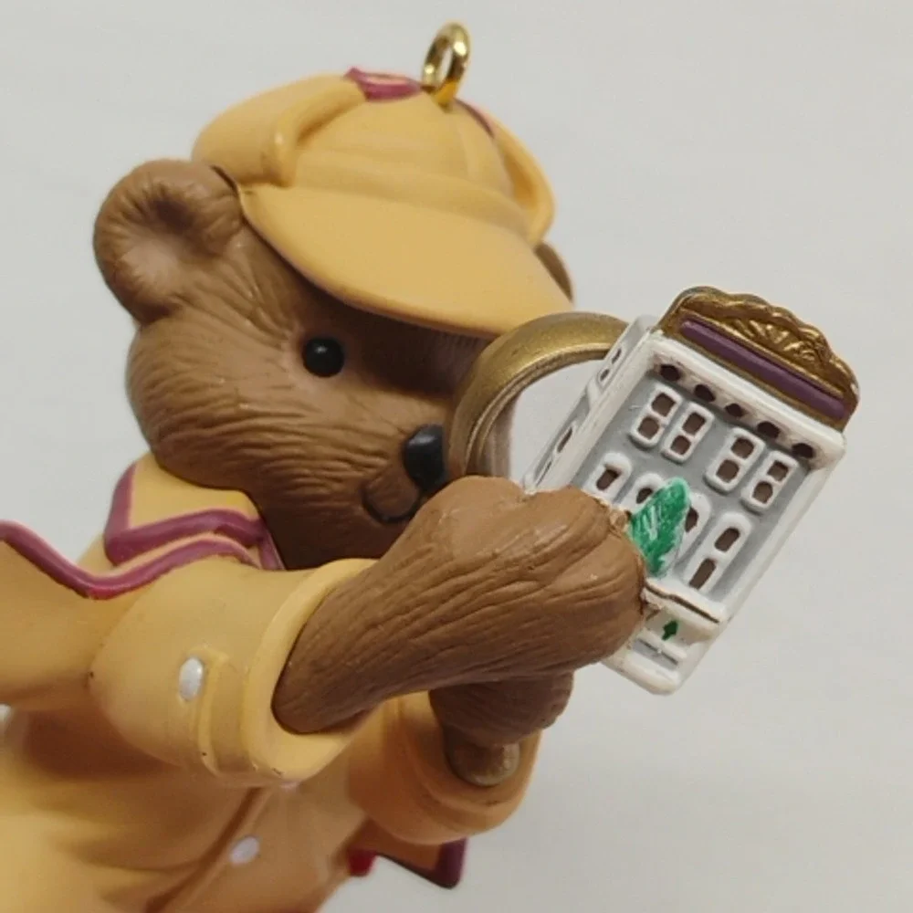 Hallmark 1994 Holiday Pursuit Bear Detective Christmas‎ Tree Ornament